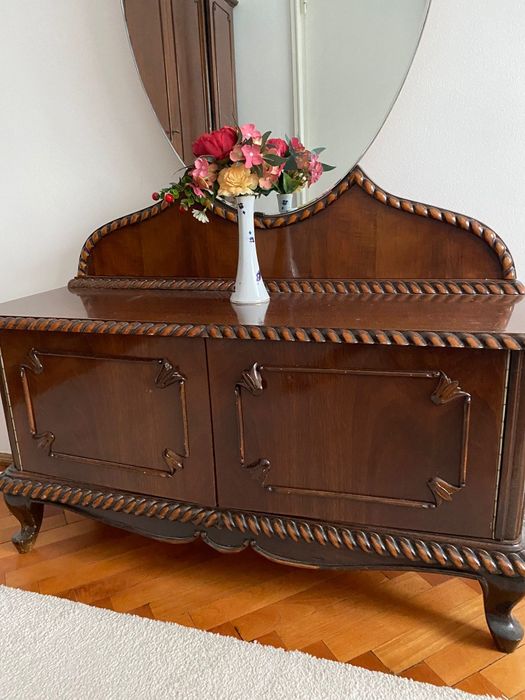 Dormitor de lemn masiv.