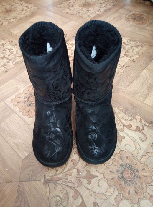 Продам женские зимние угги (натуральная замша и овчина)