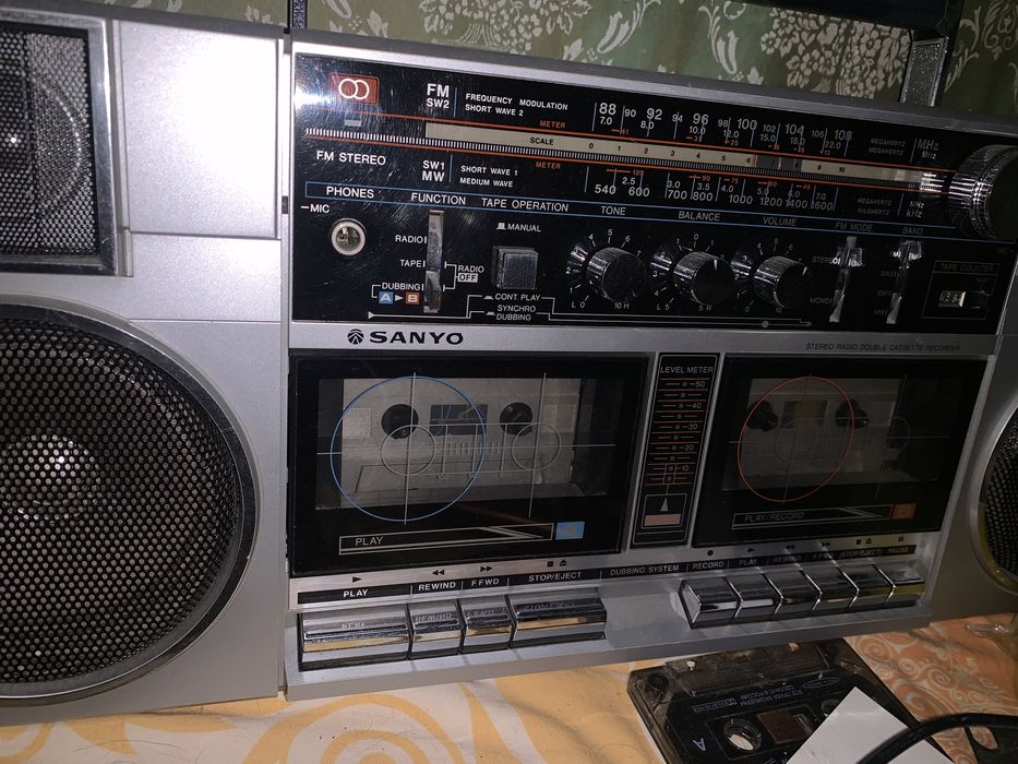 Продам магнитофон кассетный