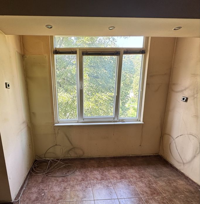 Бяла дограма със стъклопакет