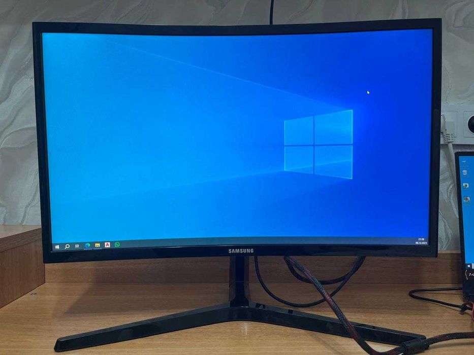 Монитор 23.6" Samsung LC24RG50FQIXCI