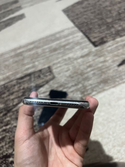 Vând 2 iphone-uri stricate, unul iphone 11 celălalt iphone X