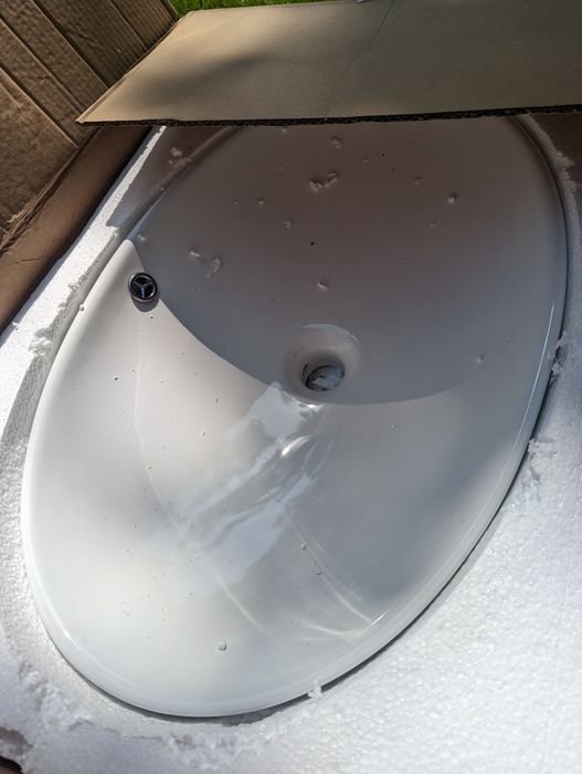 Chiuveta ovala și baterie