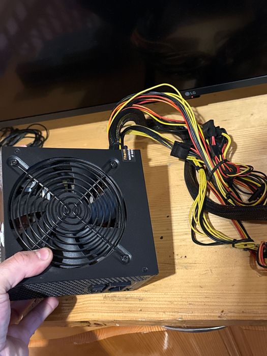 Продавам захранване 550 w