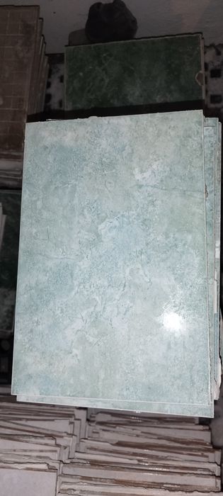 Продам б/у кафель 20х30