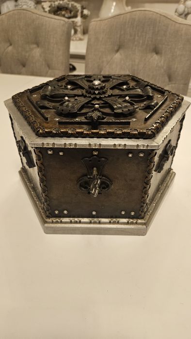 Caseta bijuterii cutie chei decor cupru masiv vintage gotic