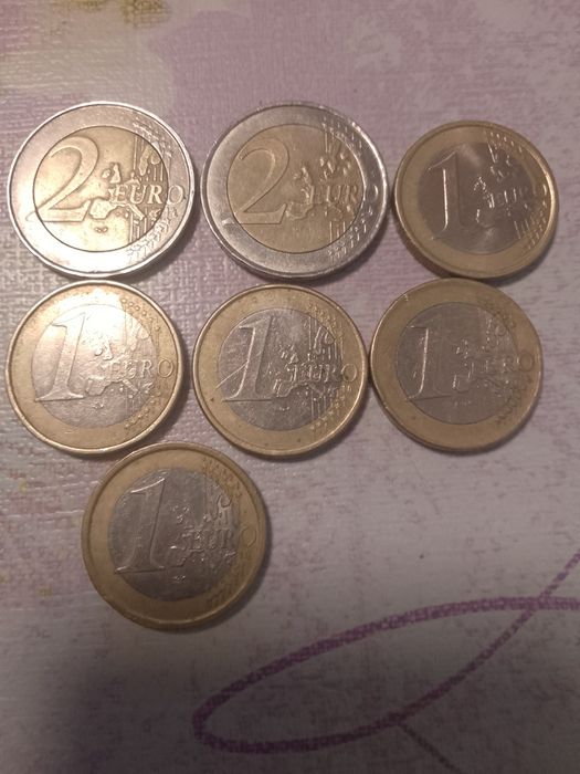 Монети от едно и две евро