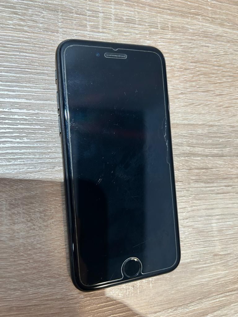 Vând urgent telefon iPhone 7