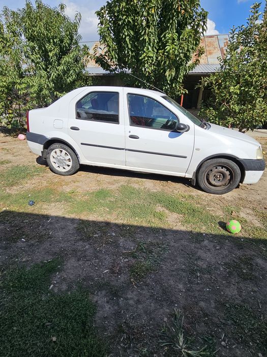 Vând Dacia Logan