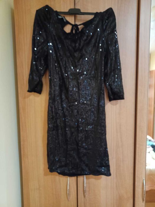 Продавам рокля много добро състояние