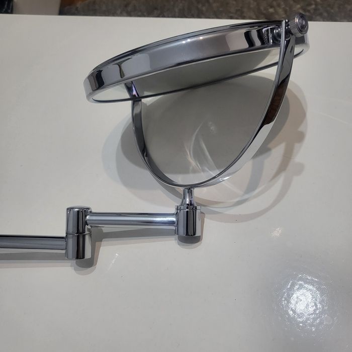 Oglinda cosmetica pentru baie