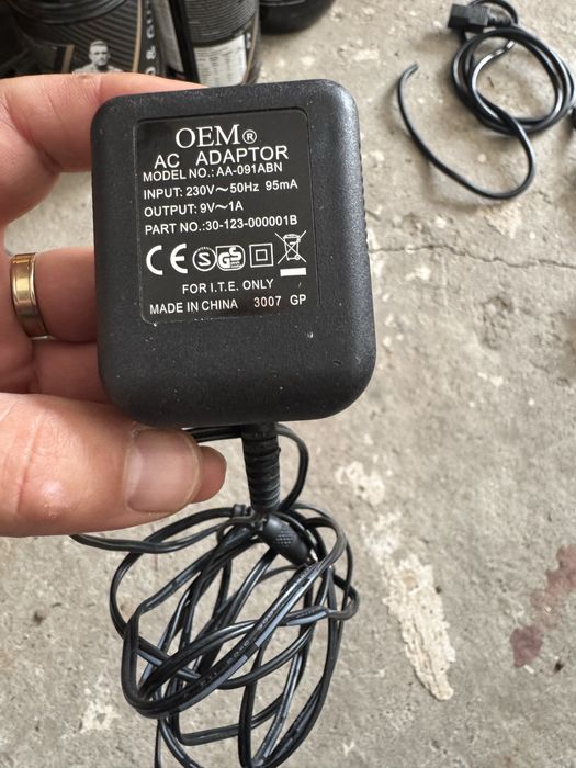 Alimentator 220 Vcc la 9 Vcc. 1A