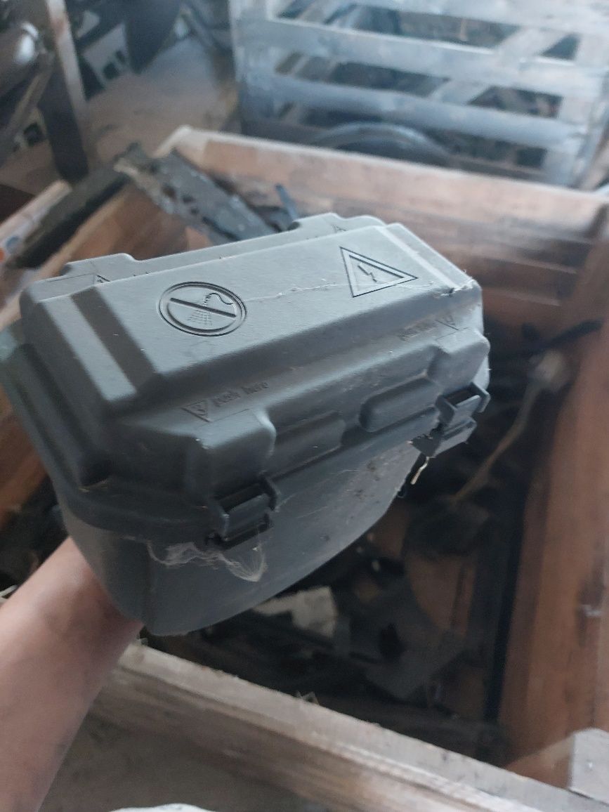 Кутия с предпазители Бмв ф30 ф31 320d 330d f30 f31 bmw n47 n57 184кс