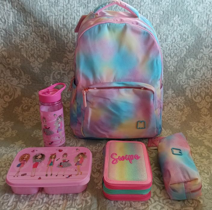 Ученическа раница на Marshmallows в комплект аксесоари