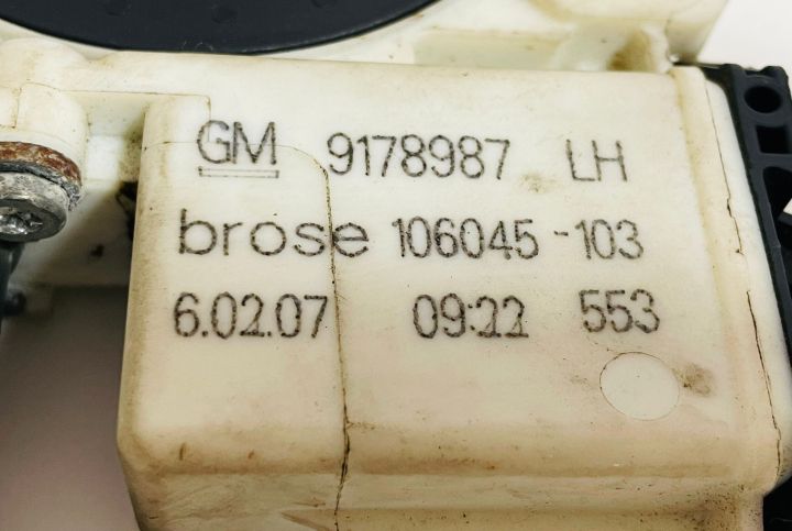 Motoras macara  geam stanga fata 106045103 Opel Astra G seria