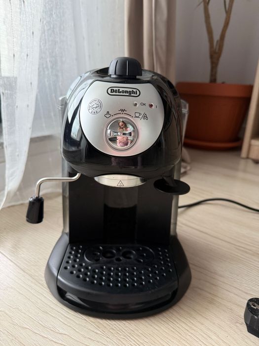 Vând Espressor deLonghi impecabil