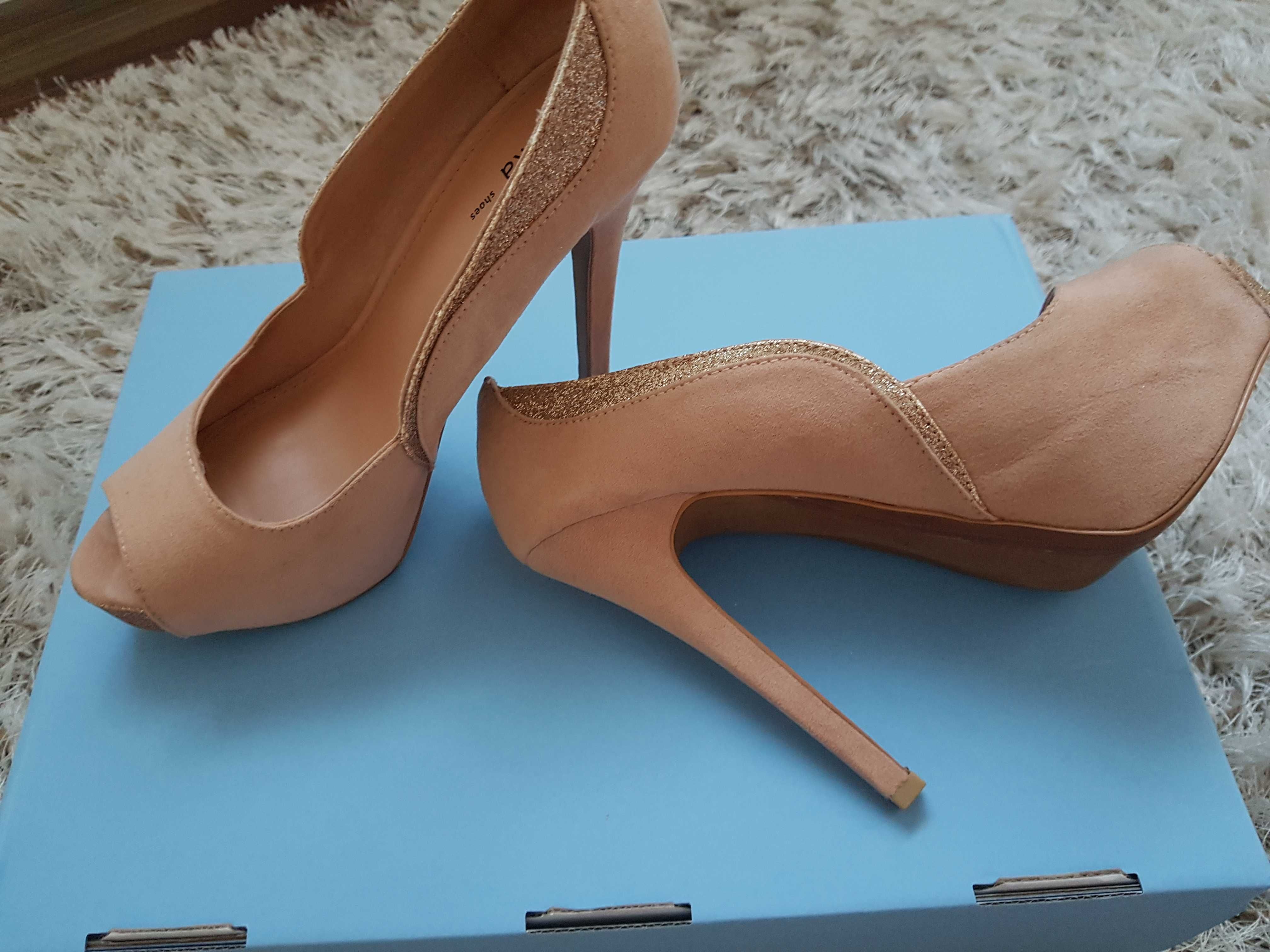 Pantofi decupati in față  bej / rose