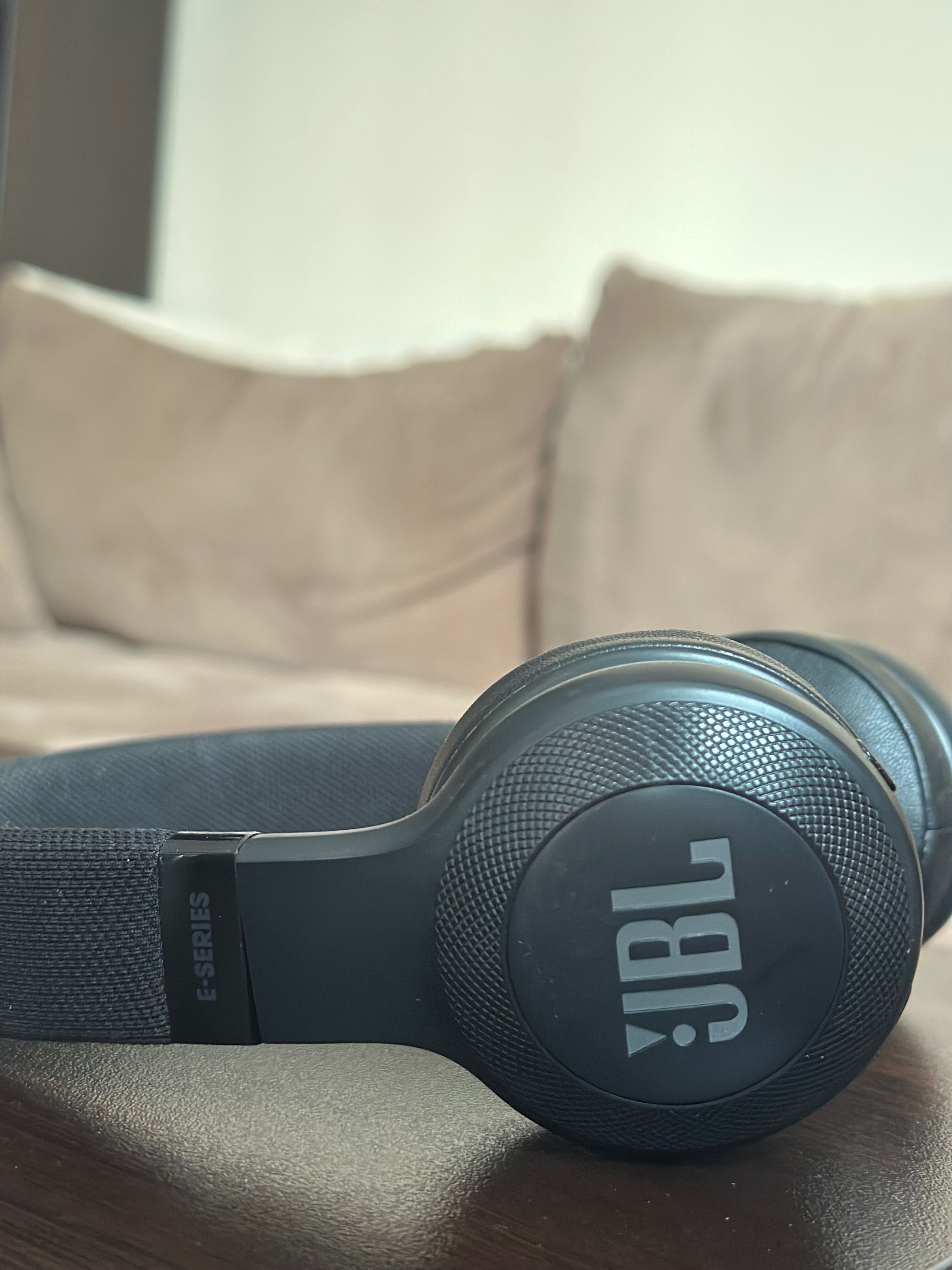Безжични слушалки JBL E45BT