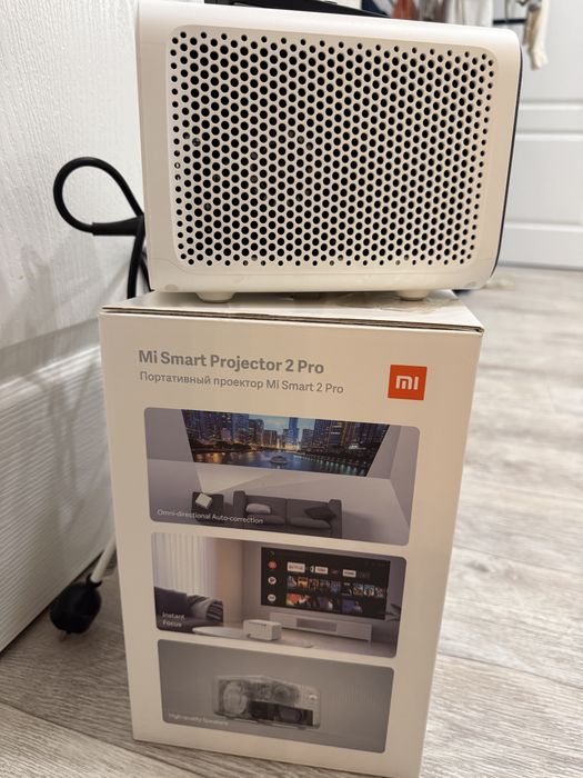Проектор Xiaomi Mi Smart Projector 2 Pro в отличном состоянии