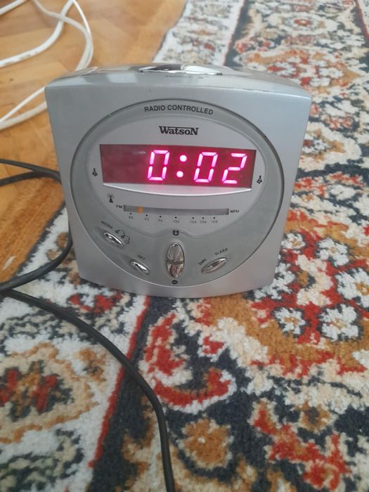 Aparat de radio cu ceas