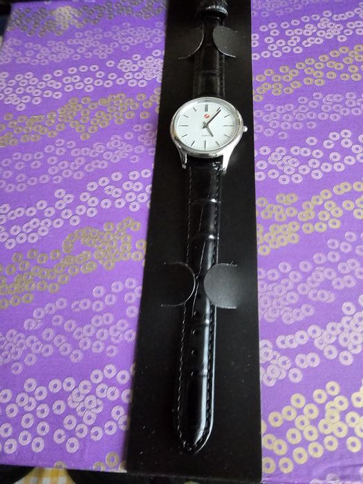 Ceas mecanic pentru dama, curea din piele neagra lacuita