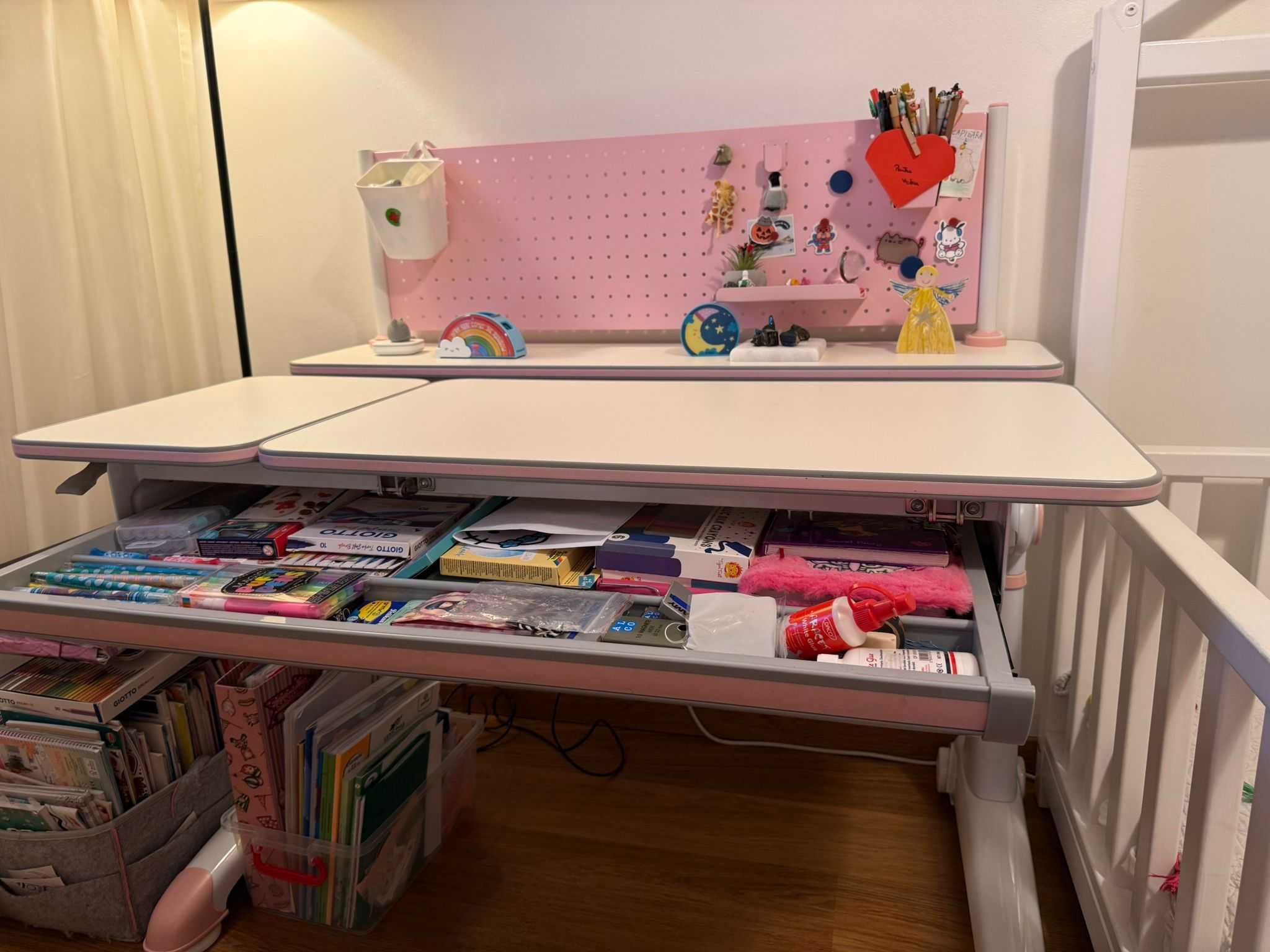 Vand Mobilier (Lura Atelier) camera copil (pat stil Montessori)+birou