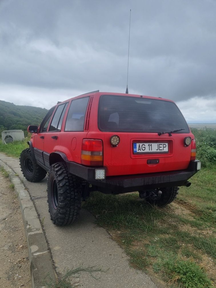 Vind grand cherokee autoutilitară