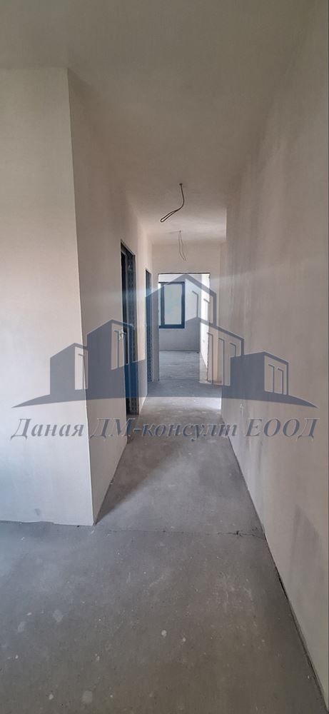 Продава се Тристаен апартамент в Шумен, 2-ри корпус - 135 кв.м за 1000 €/кв.м - Снимка #1