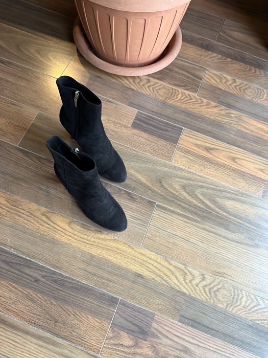 Botine negre Anna Cori din piele intoarsa 37