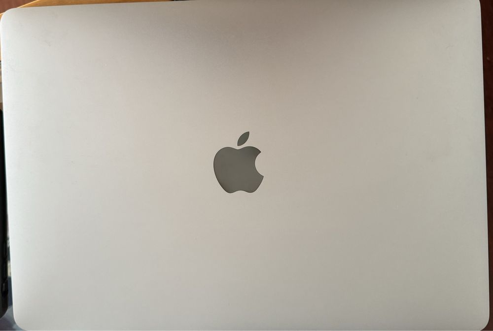MacBook Pro модел A1989