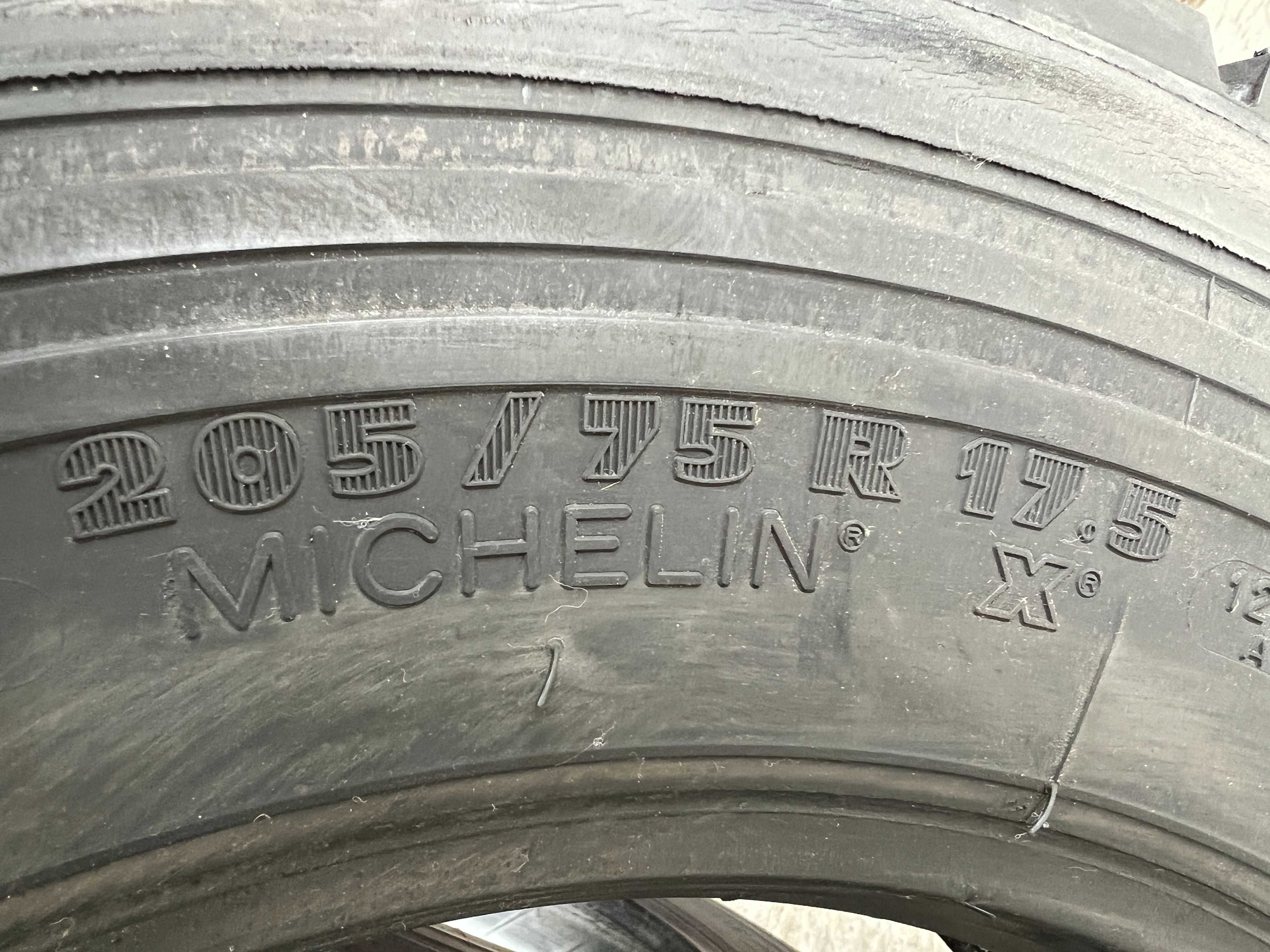 2 товарни гуми НОВ-Регенерат 205/75R17.5 Michelin Recamic 124/122M M+S