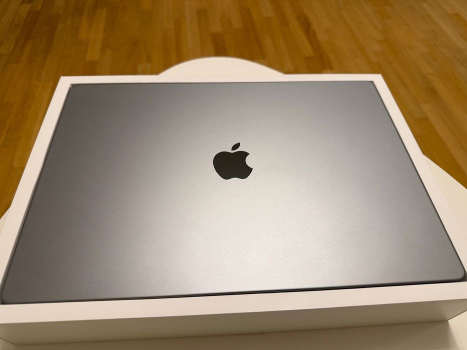 Vand/Schimb MacBook Pro 16 in M2, SSD 2Tb (!) , 271 cicluri, factura