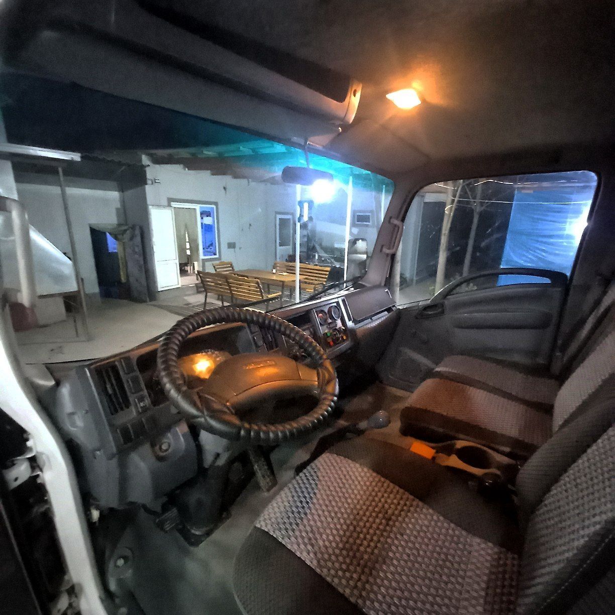 Uz  Otoyul,  Isuzu.