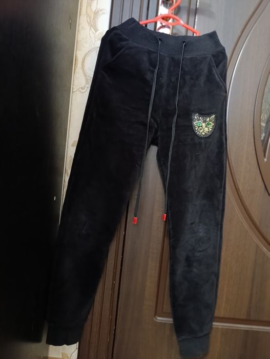 Продаются тёплые штанишки для девочек.