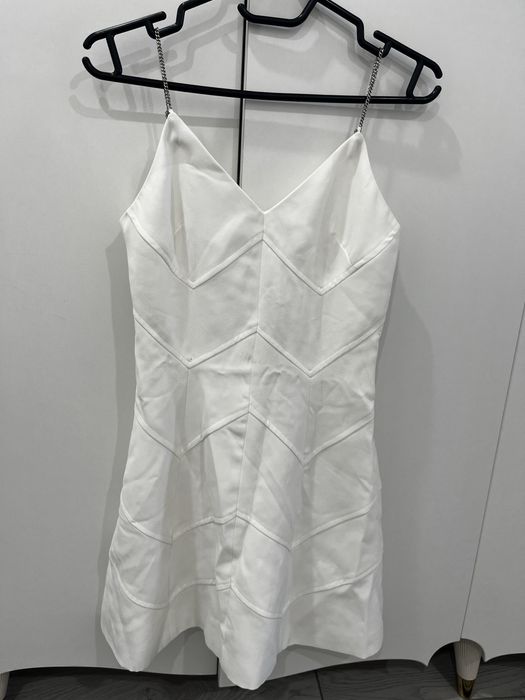 Продам белое платье.