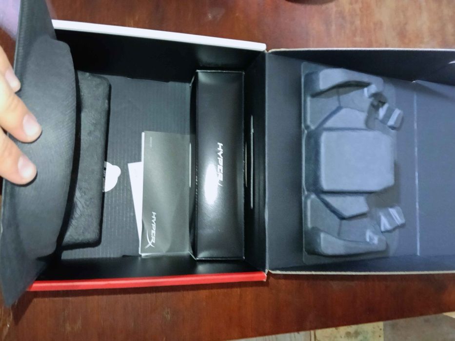 Căști HyperX Cloud III – noi, cu garanție 2-3 ani, nefolosite