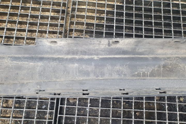 Prag stanga BMW Seria 1 E81/E82/E87/E88 (facelift)  [din 2007 pana  2012] seria