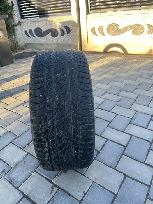 Vand cauciucuri de iarna runflat.