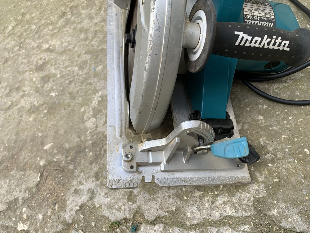 Bosch HS0600/230-240V/2100W/ръчен циркуляр