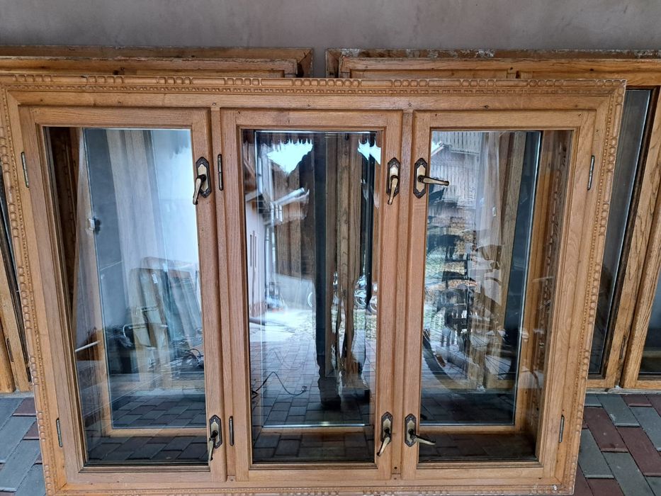 Vand geamuri in stolarie de stejar