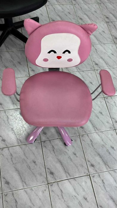 Детски розов стол