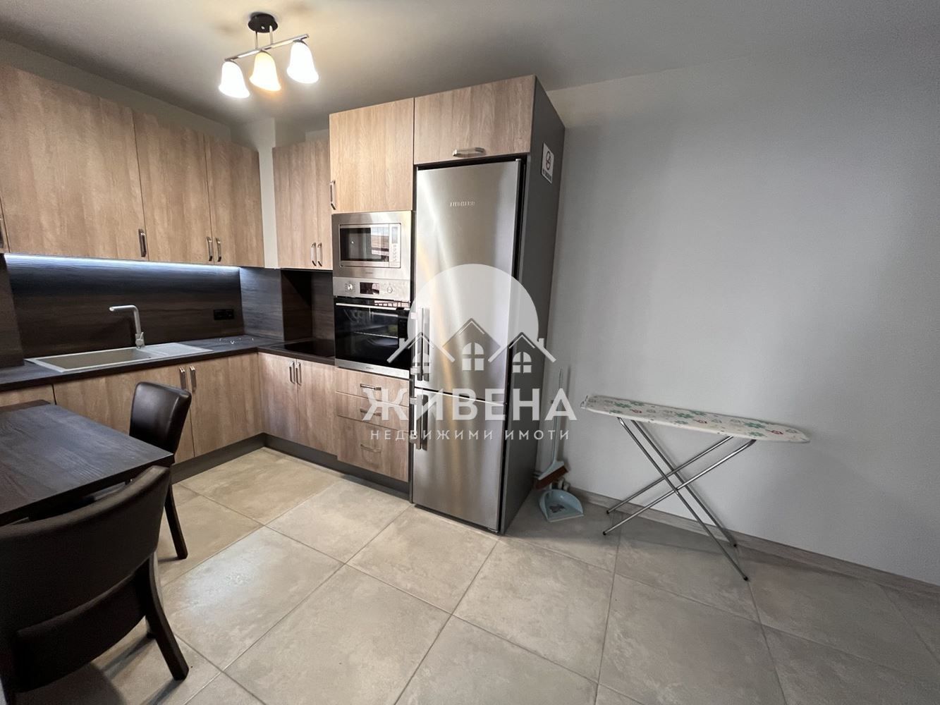 Продавам обзаведен 3-стаен апартамент, кв. Младост 1, с паркомясто