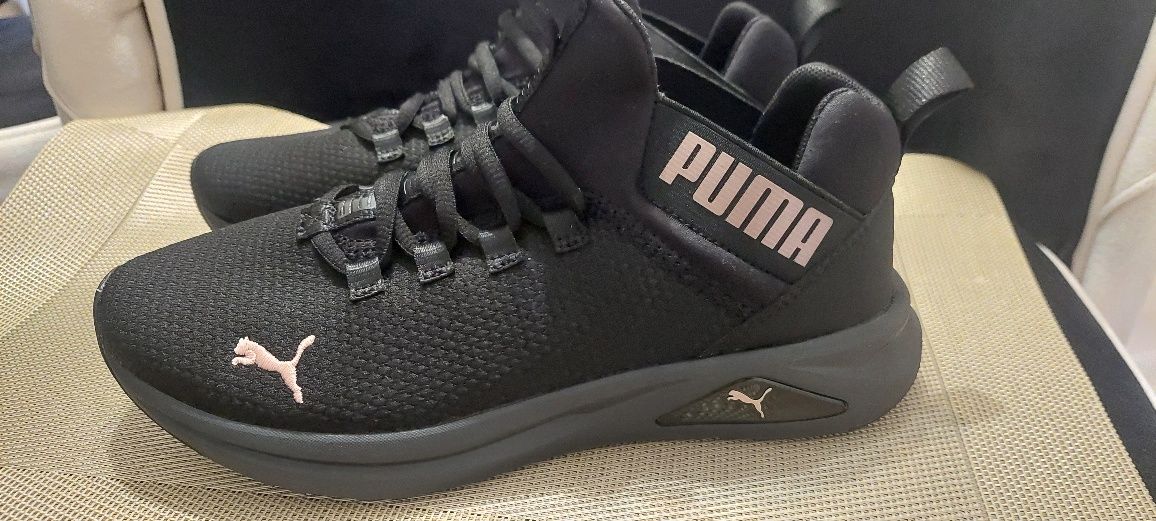 Vând adidași Puma, mărimea 36 ,interior 22.5 cm.Purtați foarte putin