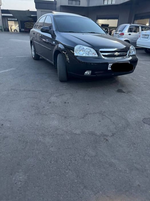 Lasetti 2011yil 3pazitsa qora lyuk bor benzinda yurgan srochna sotilad