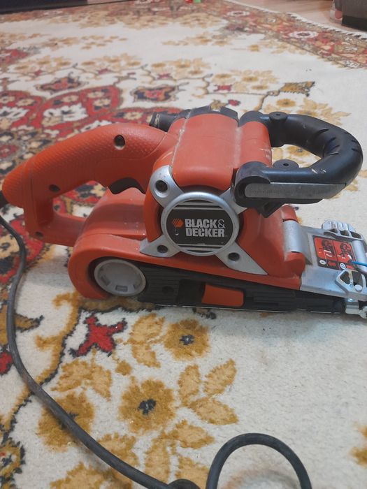 Лентов шлаиф Black&Deker