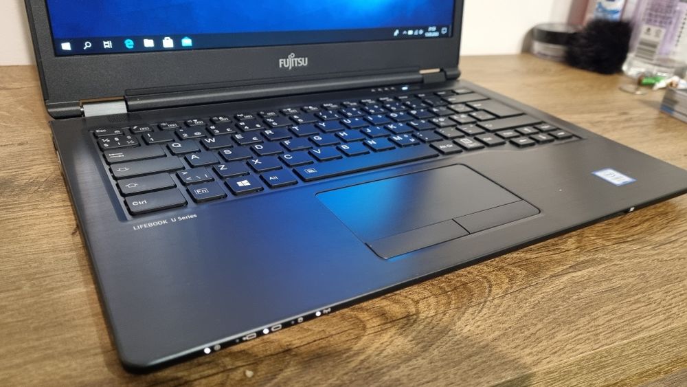 Laptop business Fujitsu Lifebook  U748 I5 7300U gen7 8GB SSD 256GB