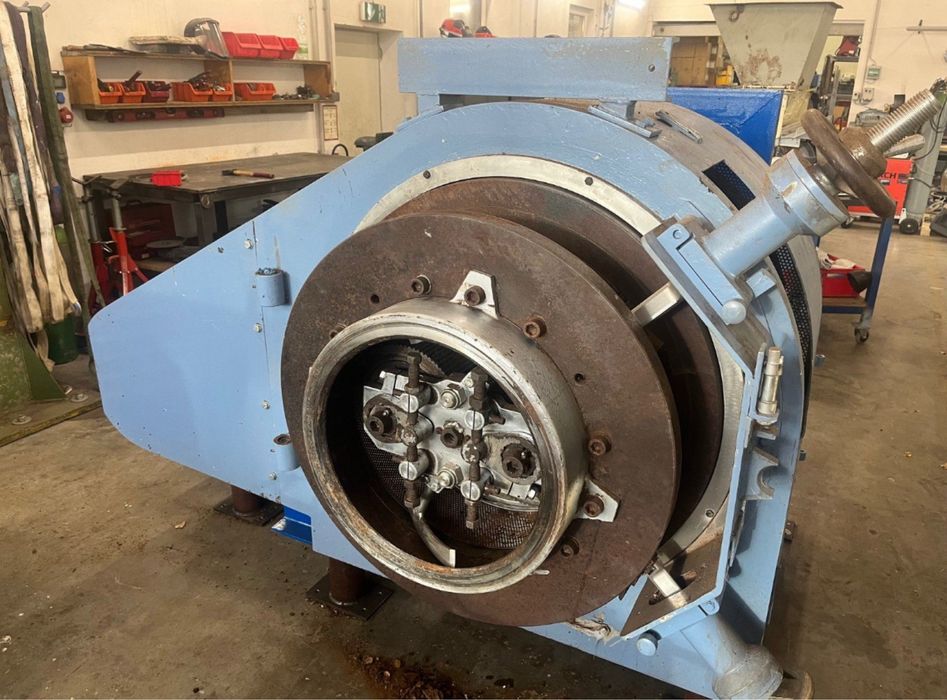 Granulator La mecanica pentru lemn 3to / ora si 6 to pentru furaje