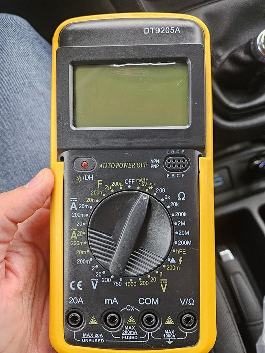 Дигитален мултицет/професионален с опция за измермане на кондензатори