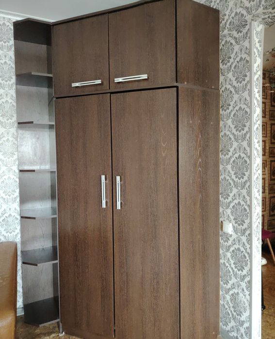 Продам угловой шкаф