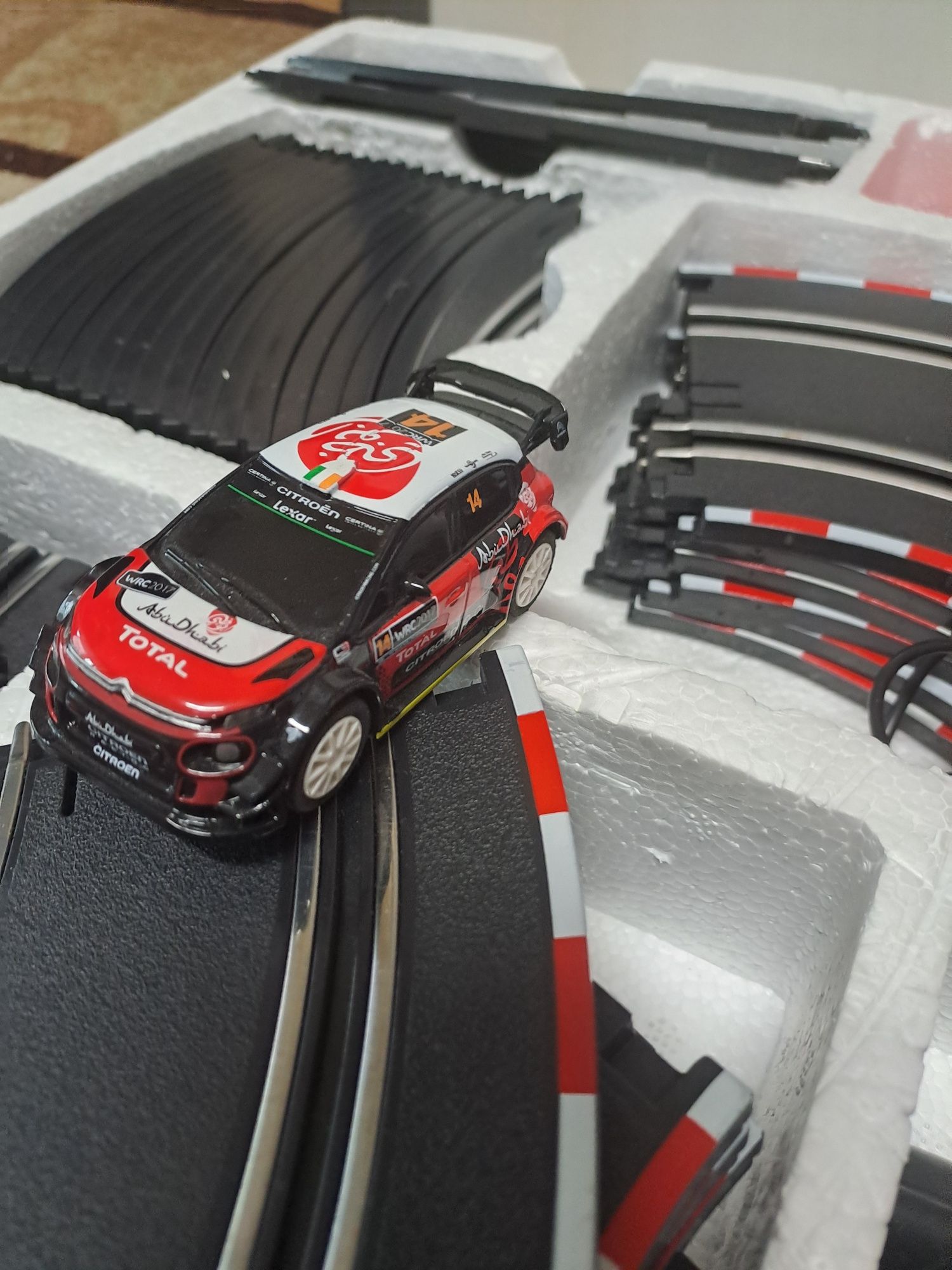 Писта WRC с четири варианта и две коли